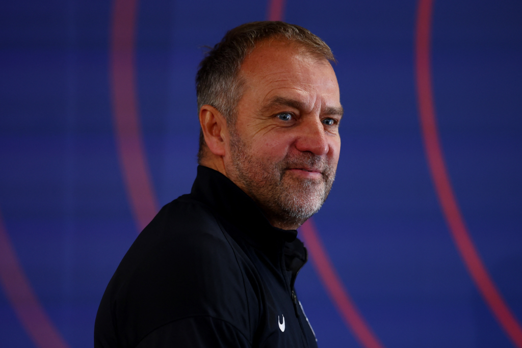 El FC Barcelona presenta a su nuevo entrenador para la próxima temporada